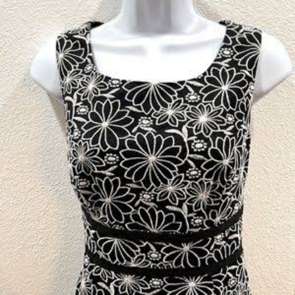 TALBOTS Black and White Embroidered Sleeveless Floral Dress - Size 12P - Picture 4 of 5